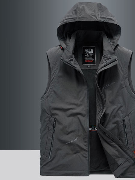 Vyriška dygsniuota liemenė su gobtuvu ir kišene