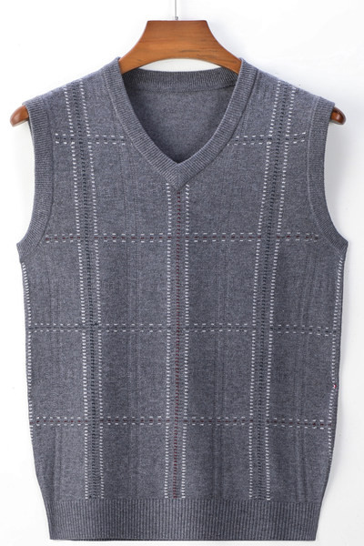 Vesta barbati cu decolteu in V in multe culori