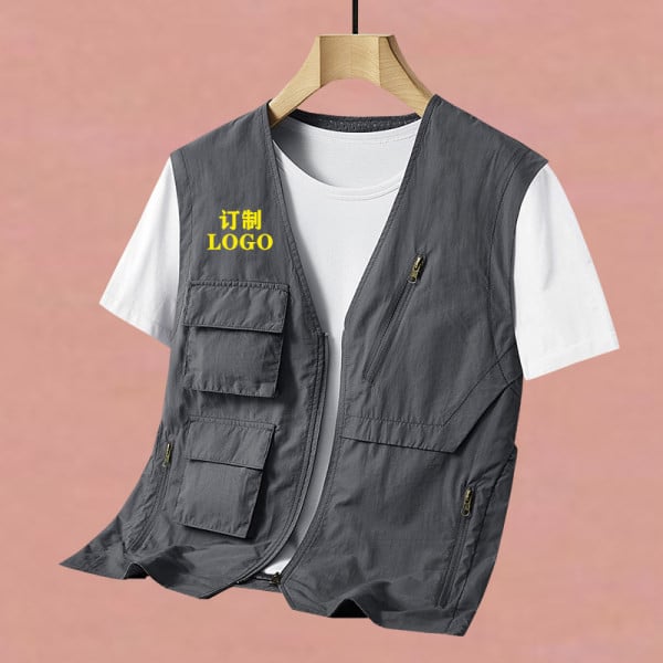 Taskute ja terava kaelusega meeste vest