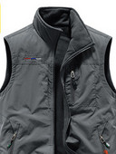 Įvairių spalvų laisvalaikio vyriška liemenė