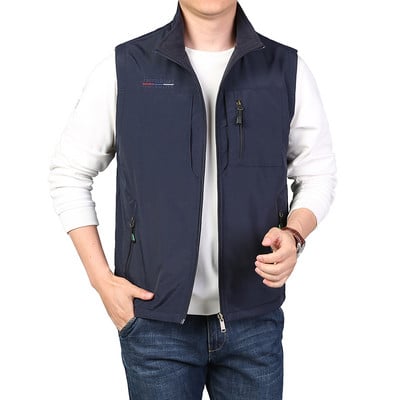 Įprasta vyriška liemenė su kišenėmis ir užtrauktuku