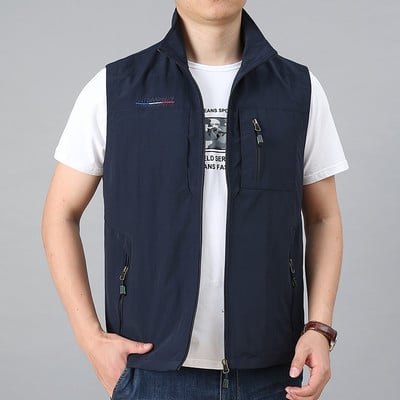 Įprasta vyriška liemenė su kišenėmis ir užtrauktuku