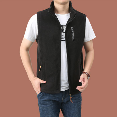 Vyriška vilnonė liemenė su išsiuvinėtomis raidėmis