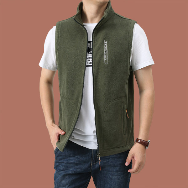 Vyriška vilnonė liemenė su išsiuvinėtomis raidėmis