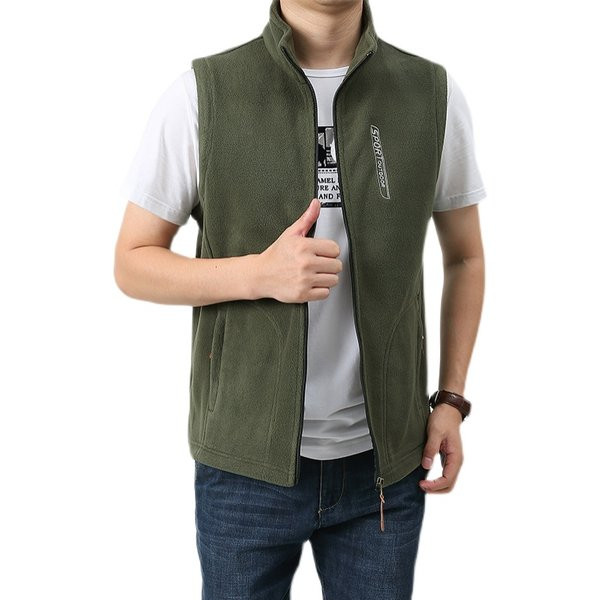 Vyriška vilnonė liemenė su išsiuvinėtomis raidėmis