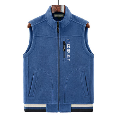 Vestă bărbătească cu inscripție și guler înalt