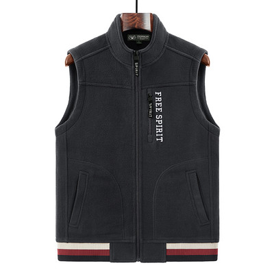 Vestă bărbătească cu inscripție și guler înalt