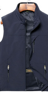 Vesta pentru barbati cu fermoar potrivita zilelor de primavara de toamna