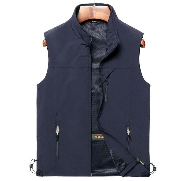 Vesta pentru barbati cu fermoar potrivita zilelor de primavara de toamna