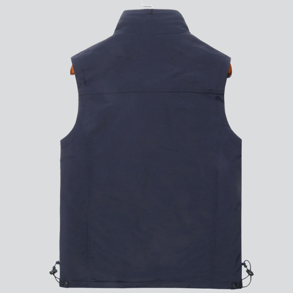 Vesta pentru barbati cu fermoar potrivita zilelor de primavara de toamna