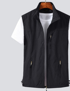 Férfi mellény gallérral és V-nyakkal