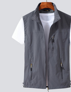 Férfi mellény gallérral és V-nyakkal