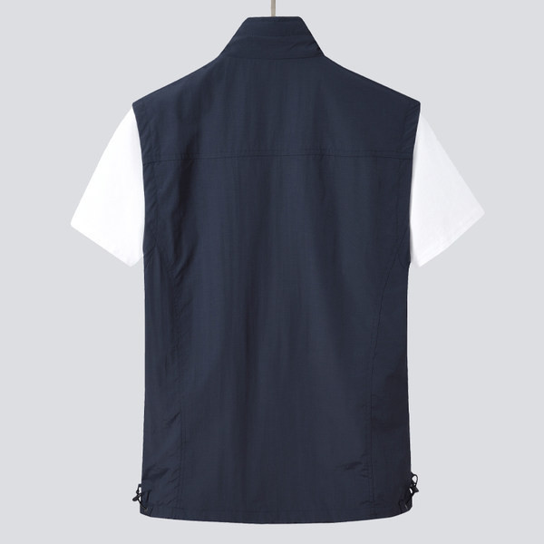 Férfi mellény gallérral és V-nyakkal