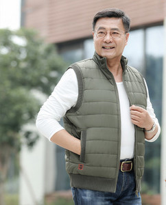 Vyriška liemenė su sagomis ir užtrauktuku