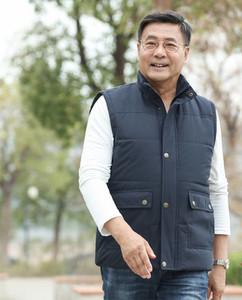 Vyriška liemenė su sagomis ir užtrauktuku