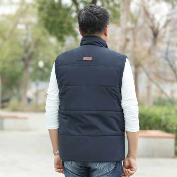 Vyriška liemenė su sagomis ir užtrauktuku