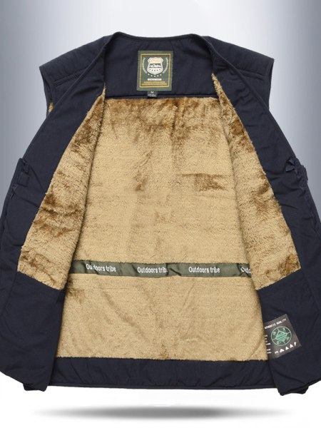 Įprasta vyriška liemenė su pamušalu ir kišene