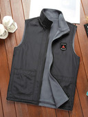 Vestă pentru bărbați cu broderie și căptușeală în puf