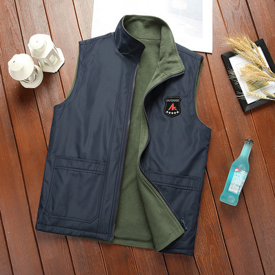 Vestă pentru bărbați cu broderie și căptușeală în puf