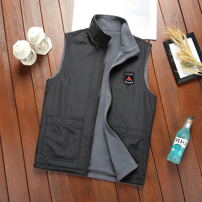 Vestă pentru bărbați cu broderie și căptușeală în puf