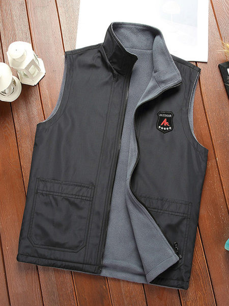 Vestă pentru bărbați cu broderie și căptușeală în puf