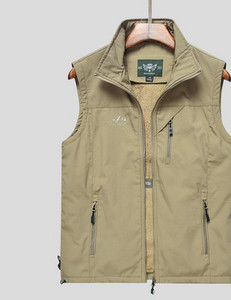 Férfi cipzáras galléros mellény