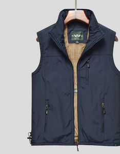 Férfi cipzáras galléros mellény