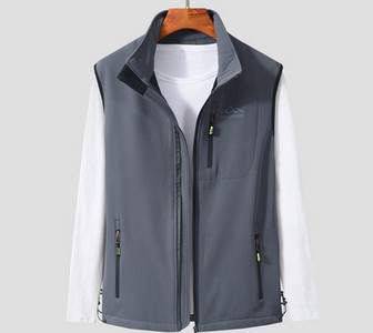 Őszi férfi mellény hímzett felirattal és cipzárral