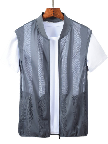 Įprasta vyriška liemenė su užtrauktuku – puikiai tinka vasarai