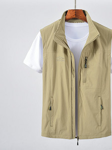 Férfi mellény több színben, hímzéssel