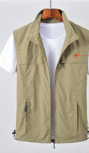 Greitai džiūstanti vyriška liemenė su kišene ir užtrauktuku