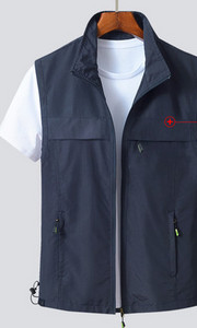 Greitai džiūstanti vyriška liemenė su kišene ir užtrauktuku