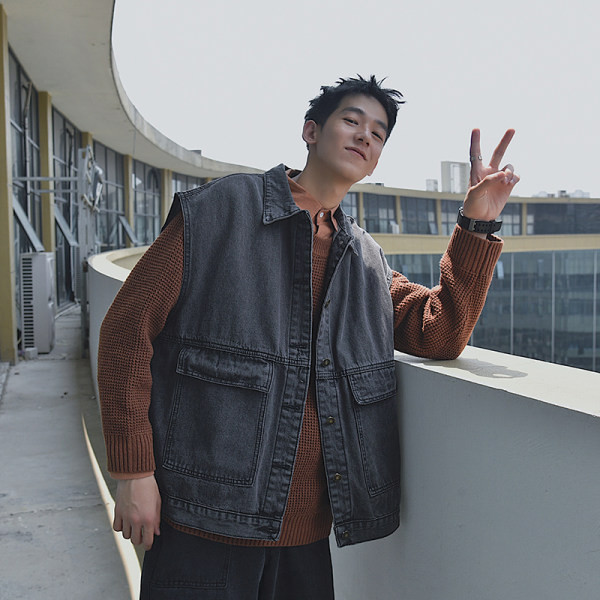 Vyriška džinsinė liemenė su sagomis