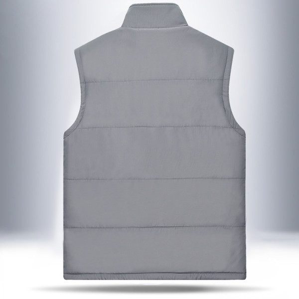 Vyriška liemenė su aukšta apykakle ir emblema