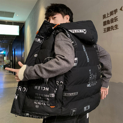 Férfi mellény felirattal és kapucnival