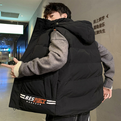 Férfi mellény felirattal és kapucnival