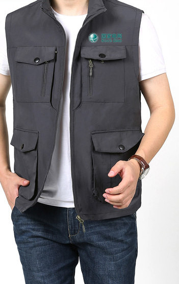 Férfi mellény zsebbel és cipzárral