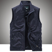 Férfi mellény magas gallérral és zsebekkel