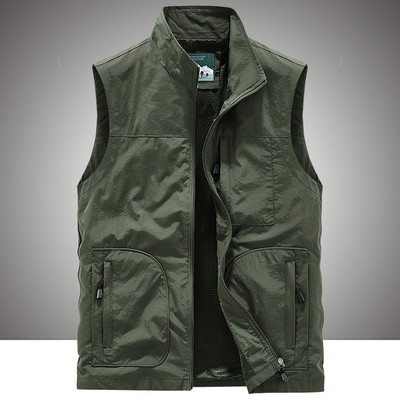 Férfi mellény magas gallérral és zsebekkel