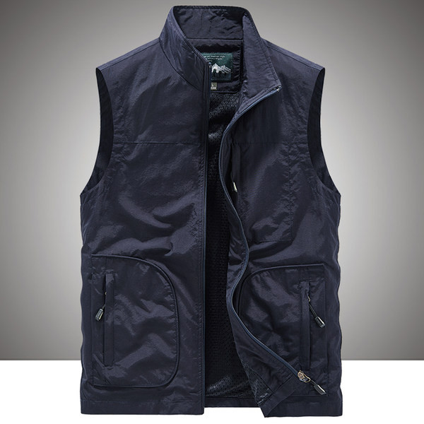 Férfi mellény magas gallérral és zsebekkel