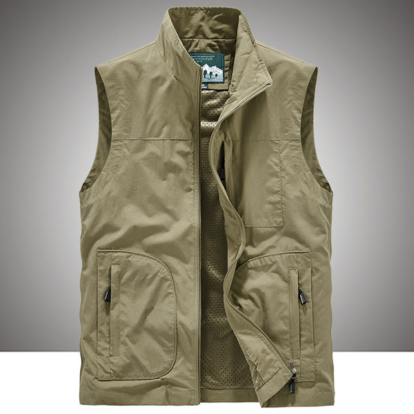 Férfi mellény magas gallérral és zsebekkel