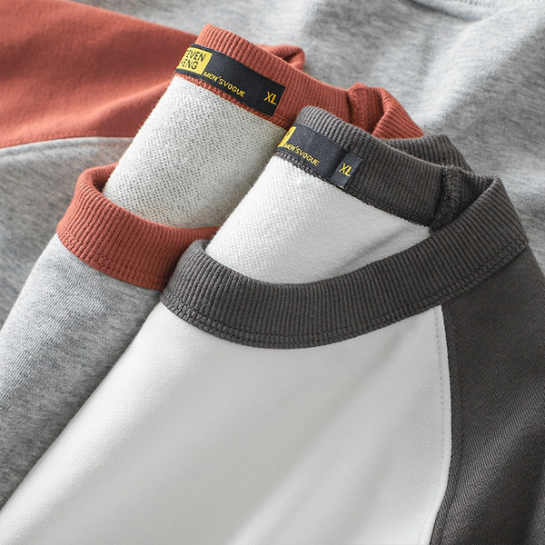 Tiszta modell férfi blúz hosszú ujjal és ovális nyakkivágással