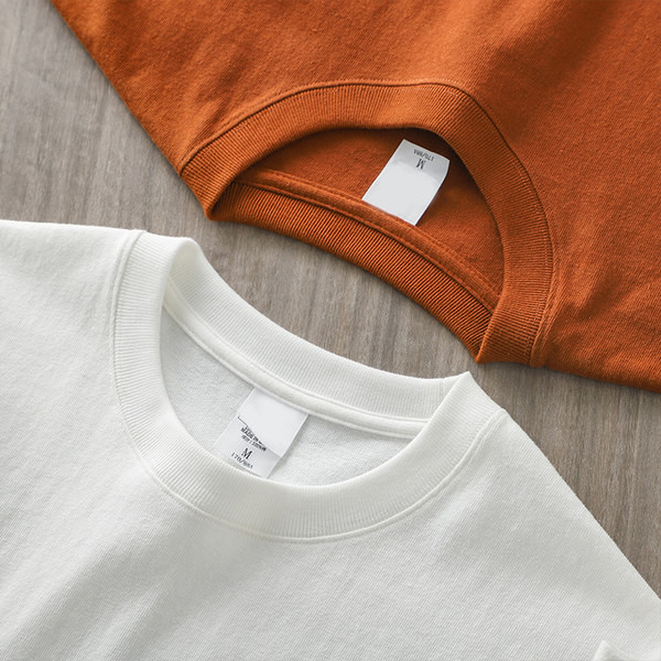 Vyriška palaidinė ilgomis rankovėmis ir kasdieniam gyvenimui tinkančiu raštu