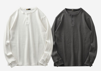 Férfi blúz tiszta modell gombokkal és O-alakú nyakkivágással