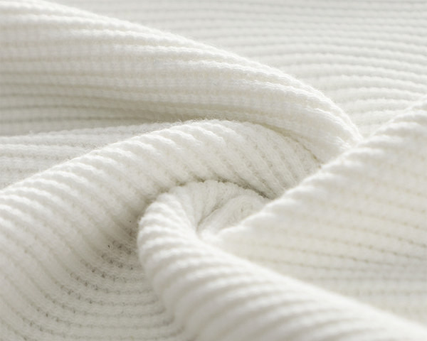 Férfi blúz tiszta modell gombokkal és O-alakú nyakkivágással