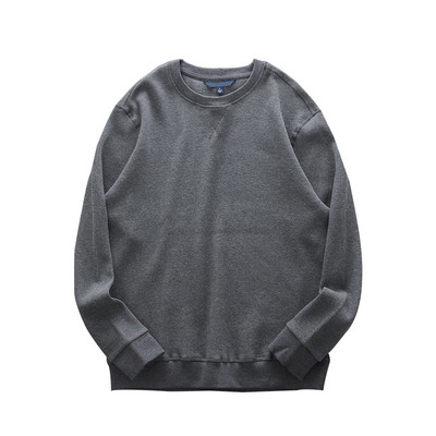 Švaraus modelio vyriška palaidinė su ovalia iškirpte