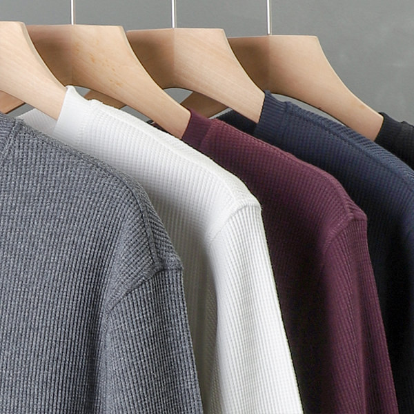 Švaraus modelio vyriška palaidinė su ovalia iškirpte