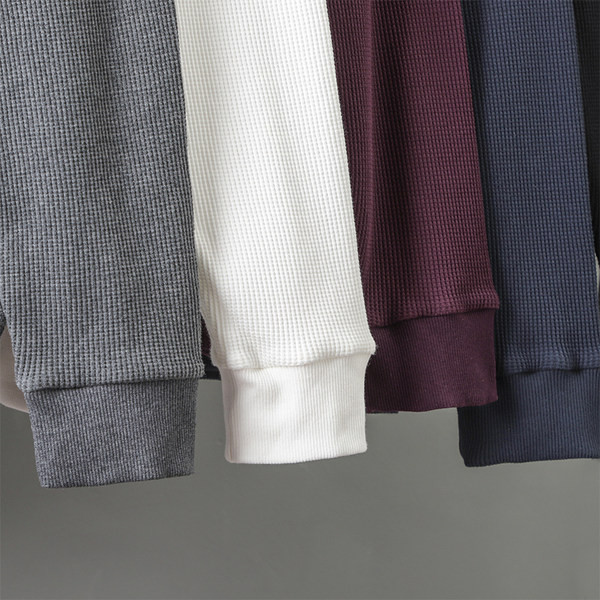 Švaraus modelio vyriška palaidinė su ovalia iškirpte