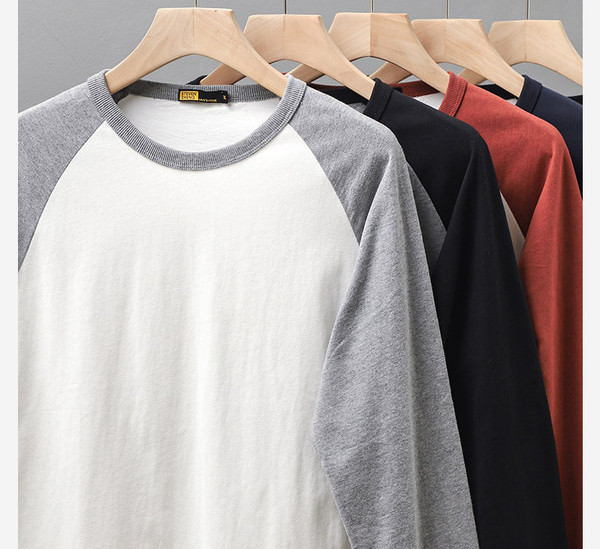 Széles férfi póló színes ujjakkal