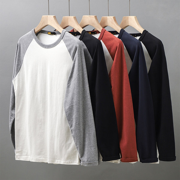 Széles férfi póló színes ujjakkal